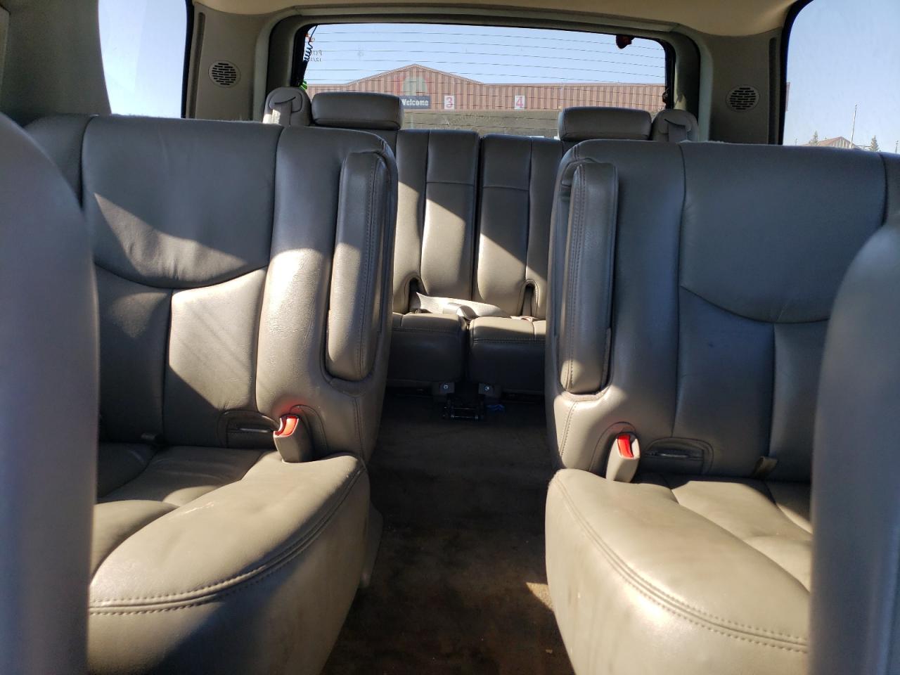 2005 Chevrolet Tahoe - Image 10