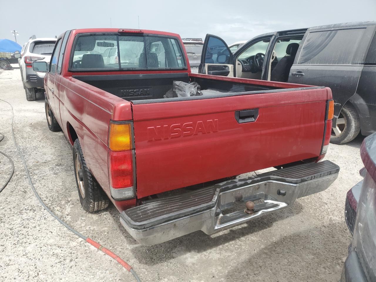 1995 Nissan Titan - Image 6