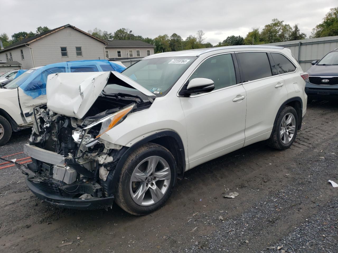 2016 Toyota Highlander - Image 1