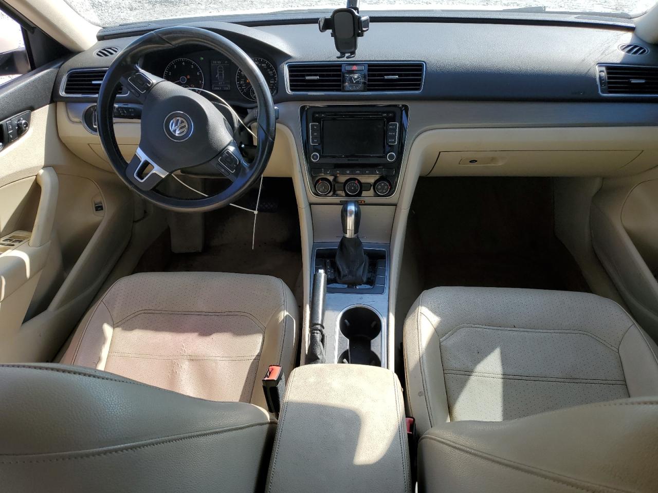2014 Volkswagen Passat - Image 8