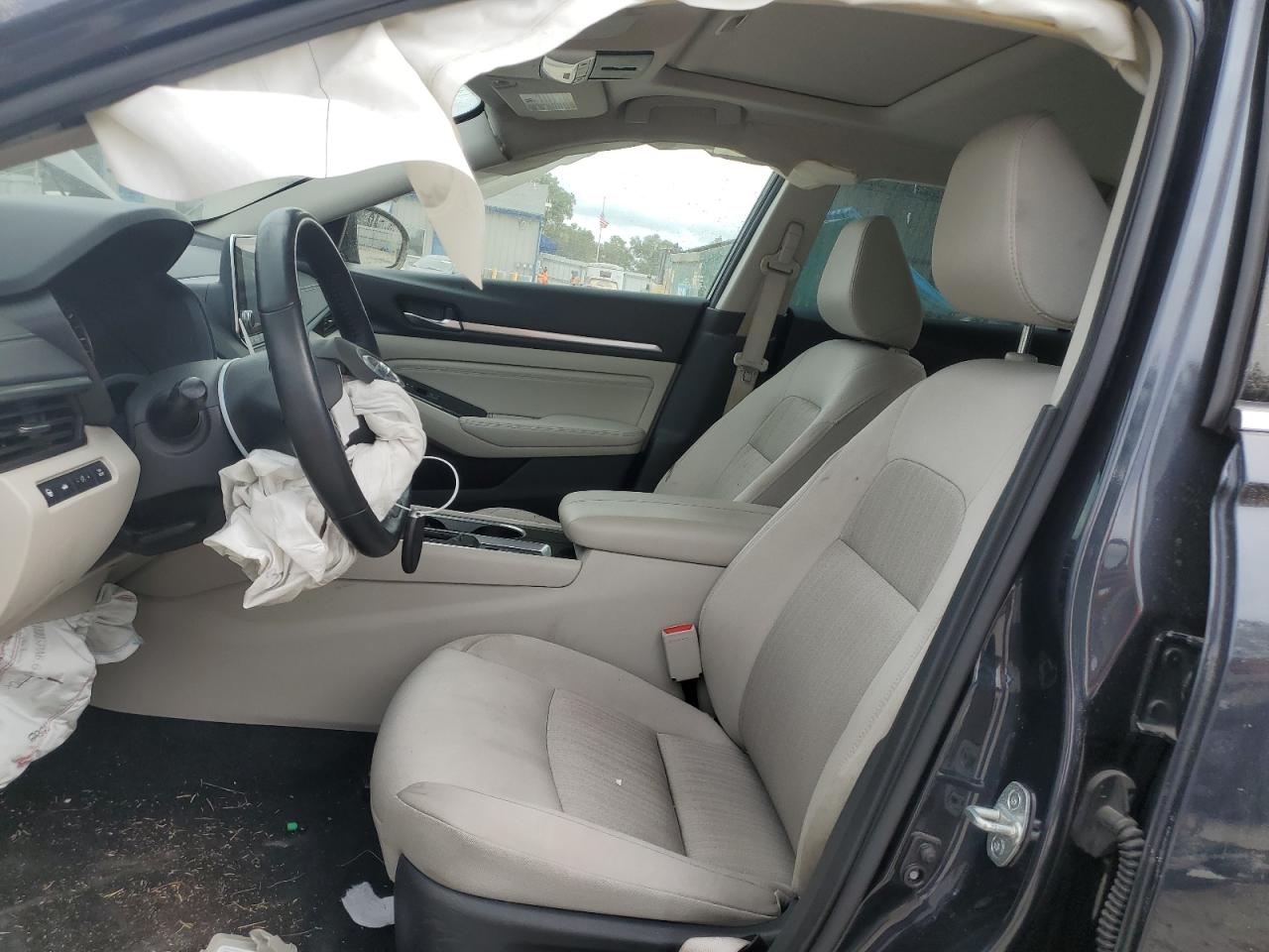 2020 Nissan Altima - Image 7