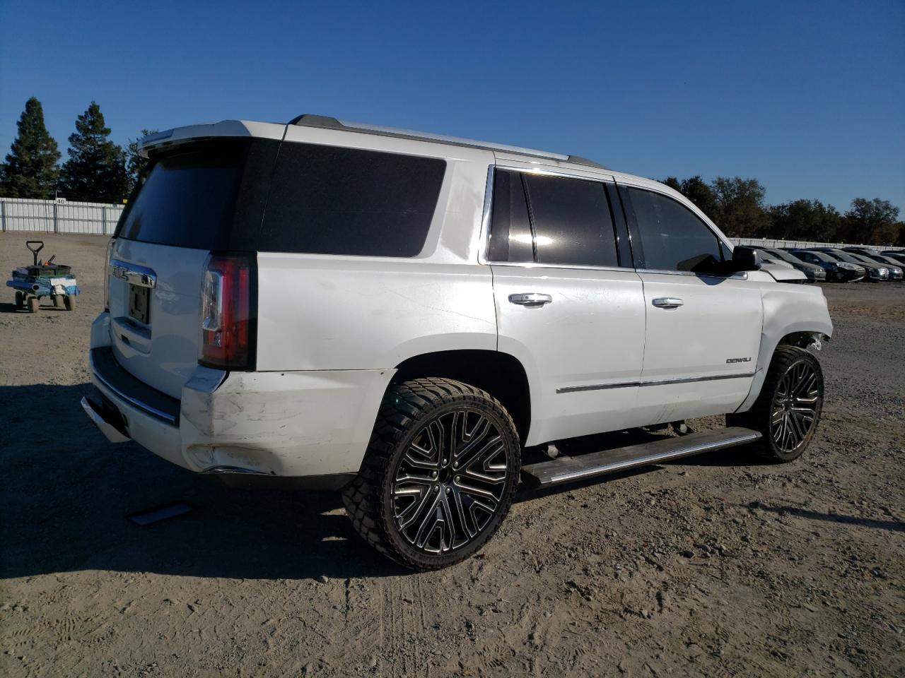 2017 GMC Yukon - Image 3