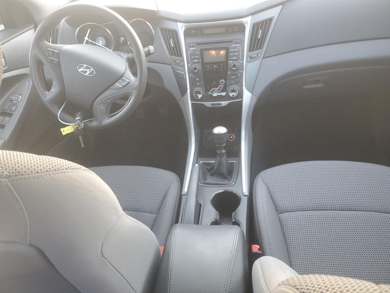 2011 Hyundai Sonata - Image 8