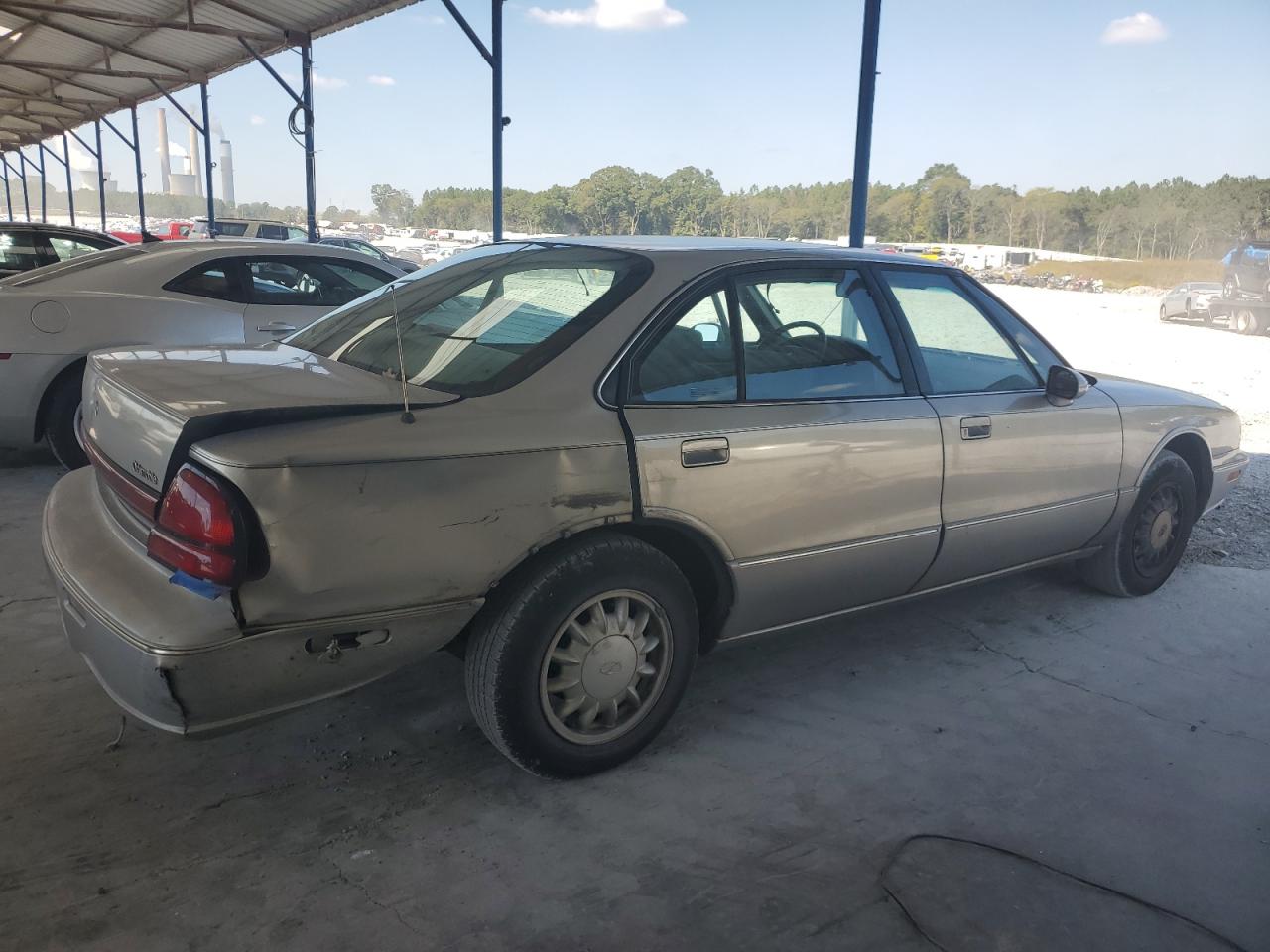 1998 Oldsmobile 88 - Image 3