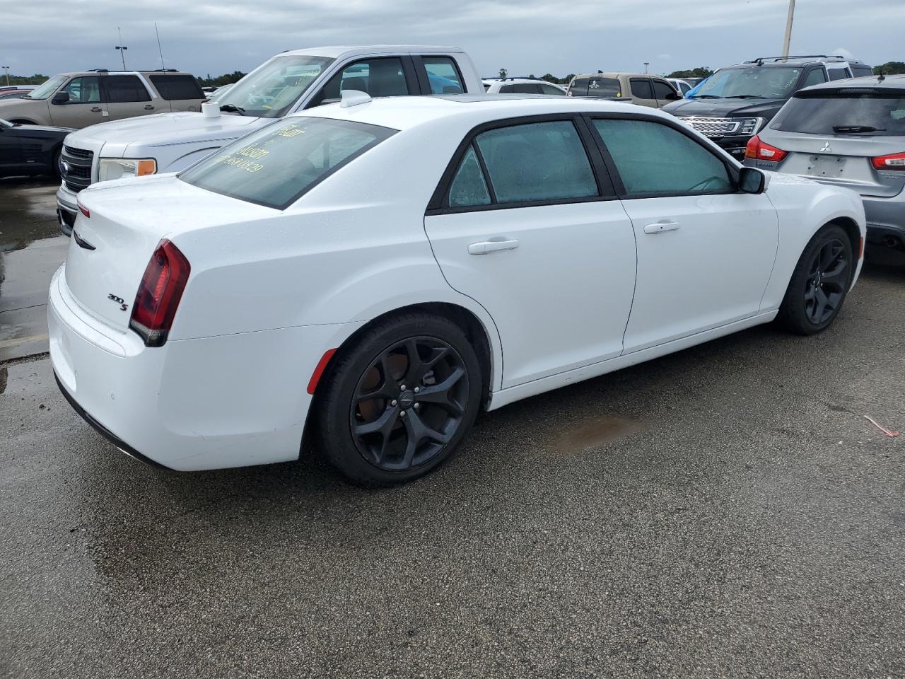 2021 Chrysler 300 - Image 3