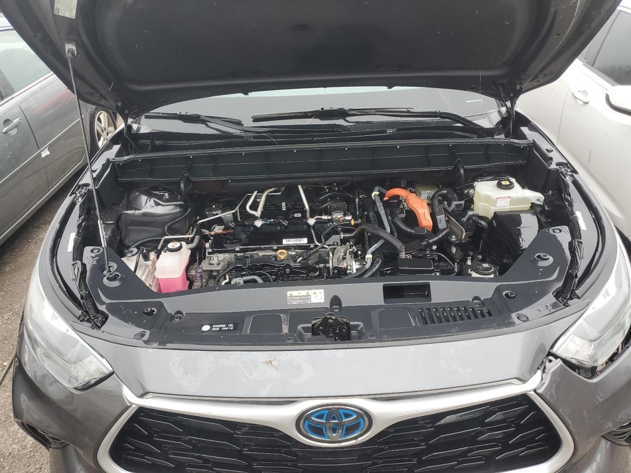 2020 Toyota Highlander - Image 12
