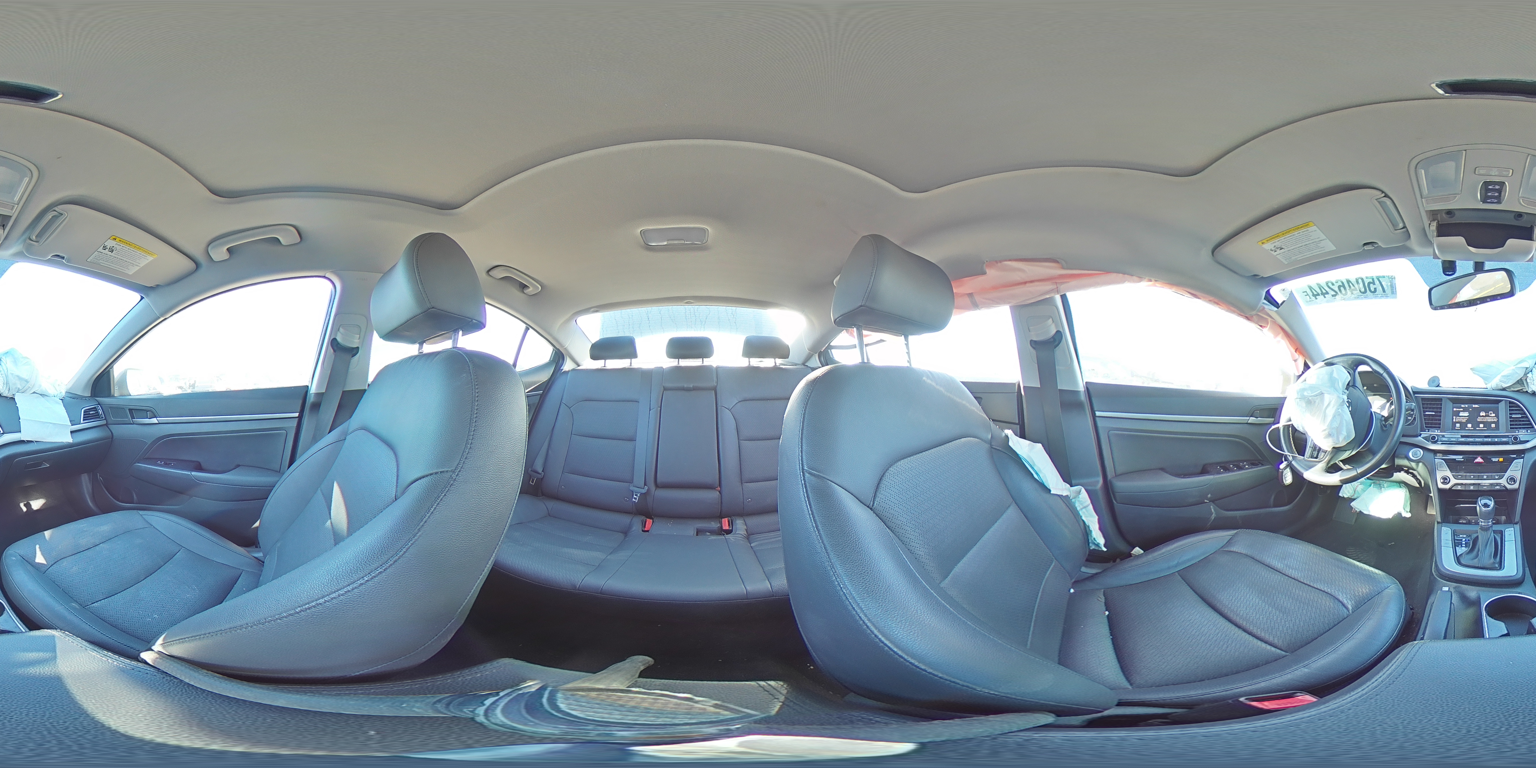 2018 Hyundai Elantra - Image 15