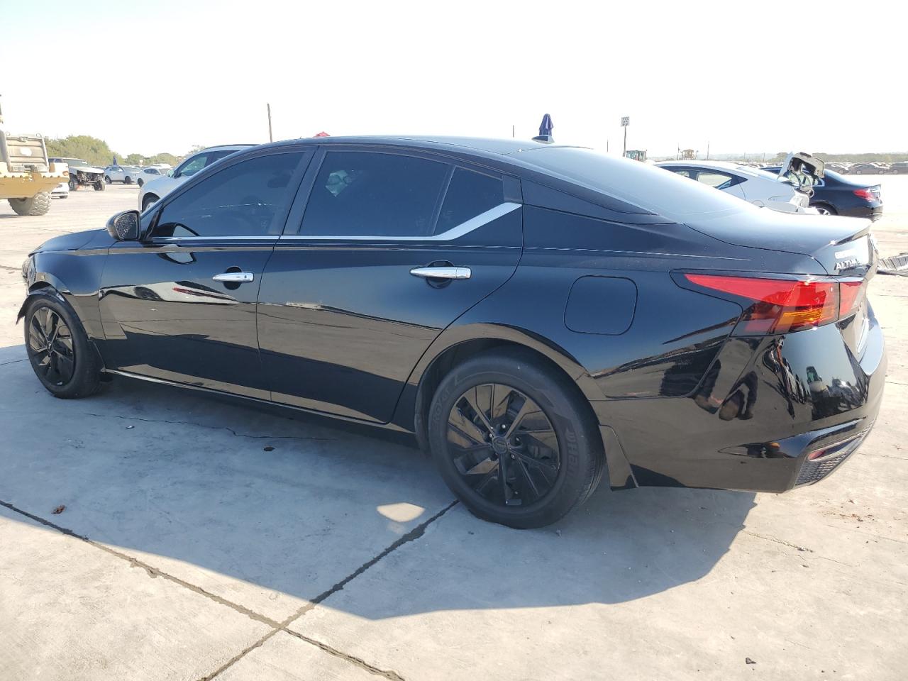 2019 Nissan Altima - Image 2