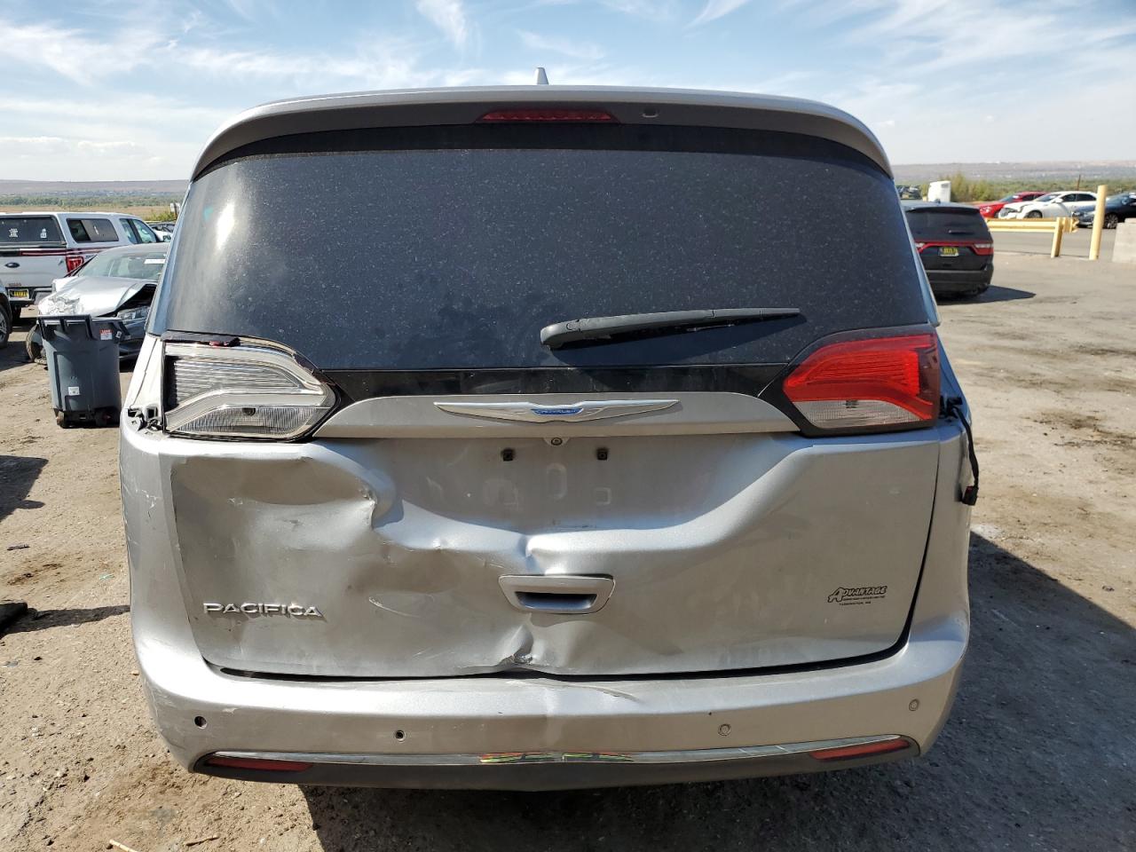 2018 Chrysler Pacifica - Image 6