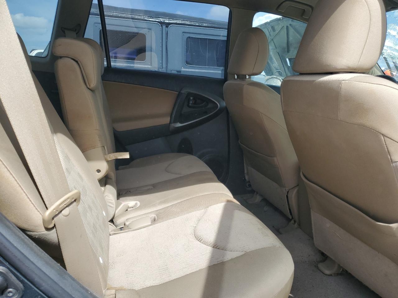 2010 Toyota RAV 4 - Image 11