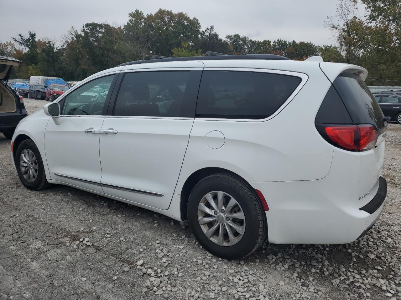 2017 Chrysler Pacifica Touring L VIN: 2C4RC1BG8HR526781 Lot: 73674414