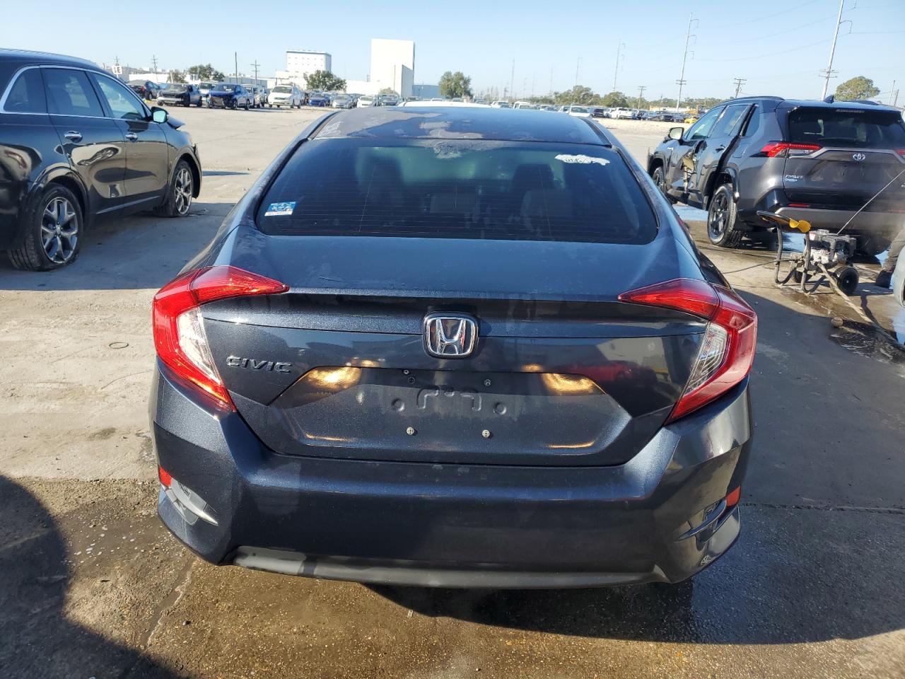 2HGFC2F50JH595799 2018 Honda Civic Lx