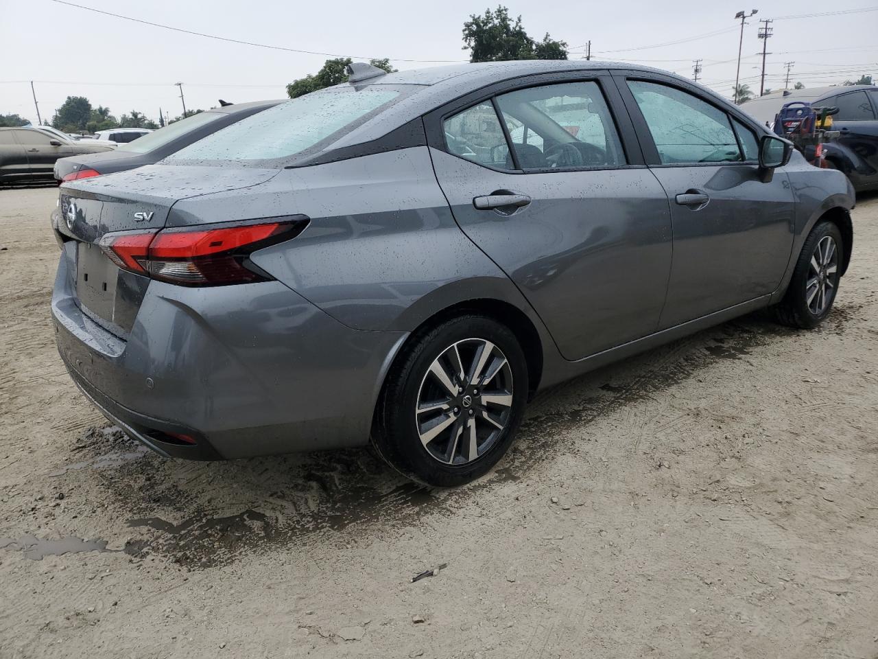 2021 Nissan Versa - Image 3