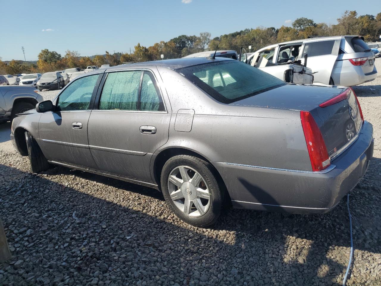 2007 Cadillac DTS - Image 2