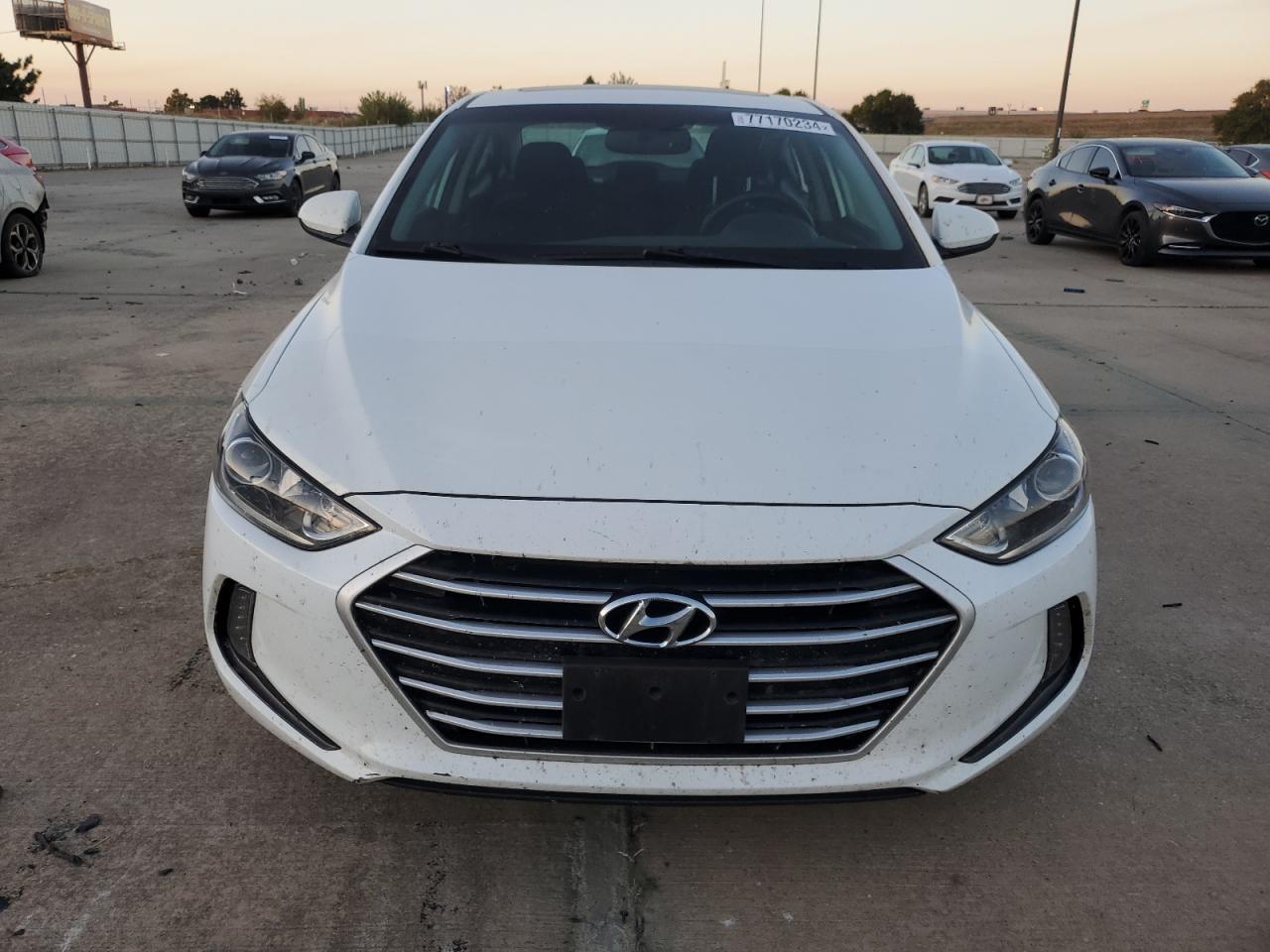 2017 Hyundai Elantra - Image 5