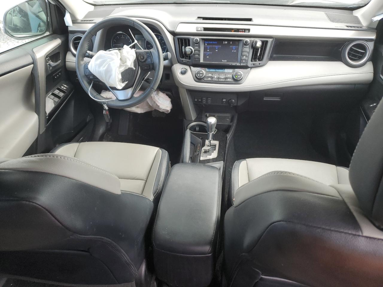 2017 Toyota RAV 4 - Image 8