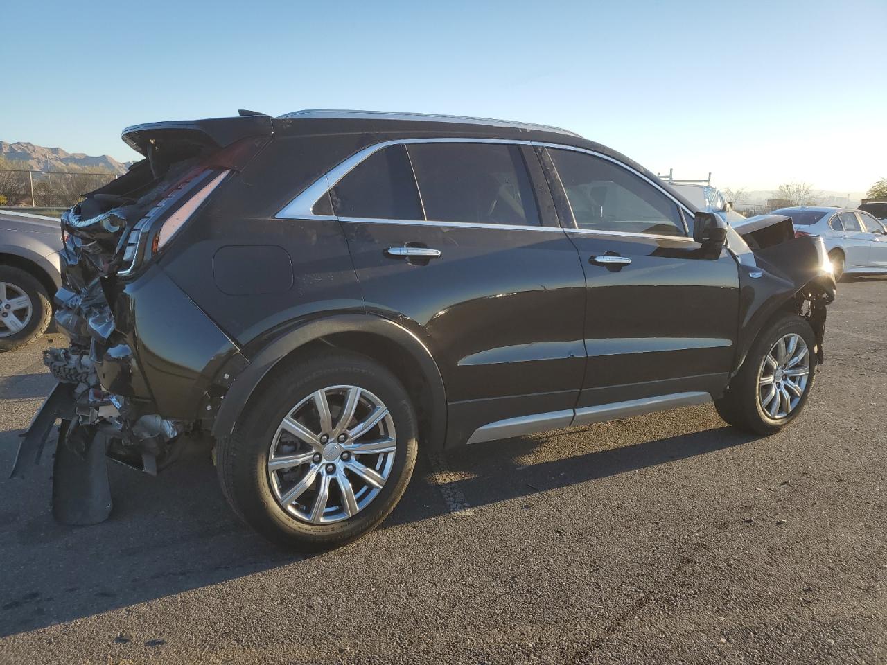 VIN 1GYFZCR40KF176967 2019 CADILLAC XT4 no.3