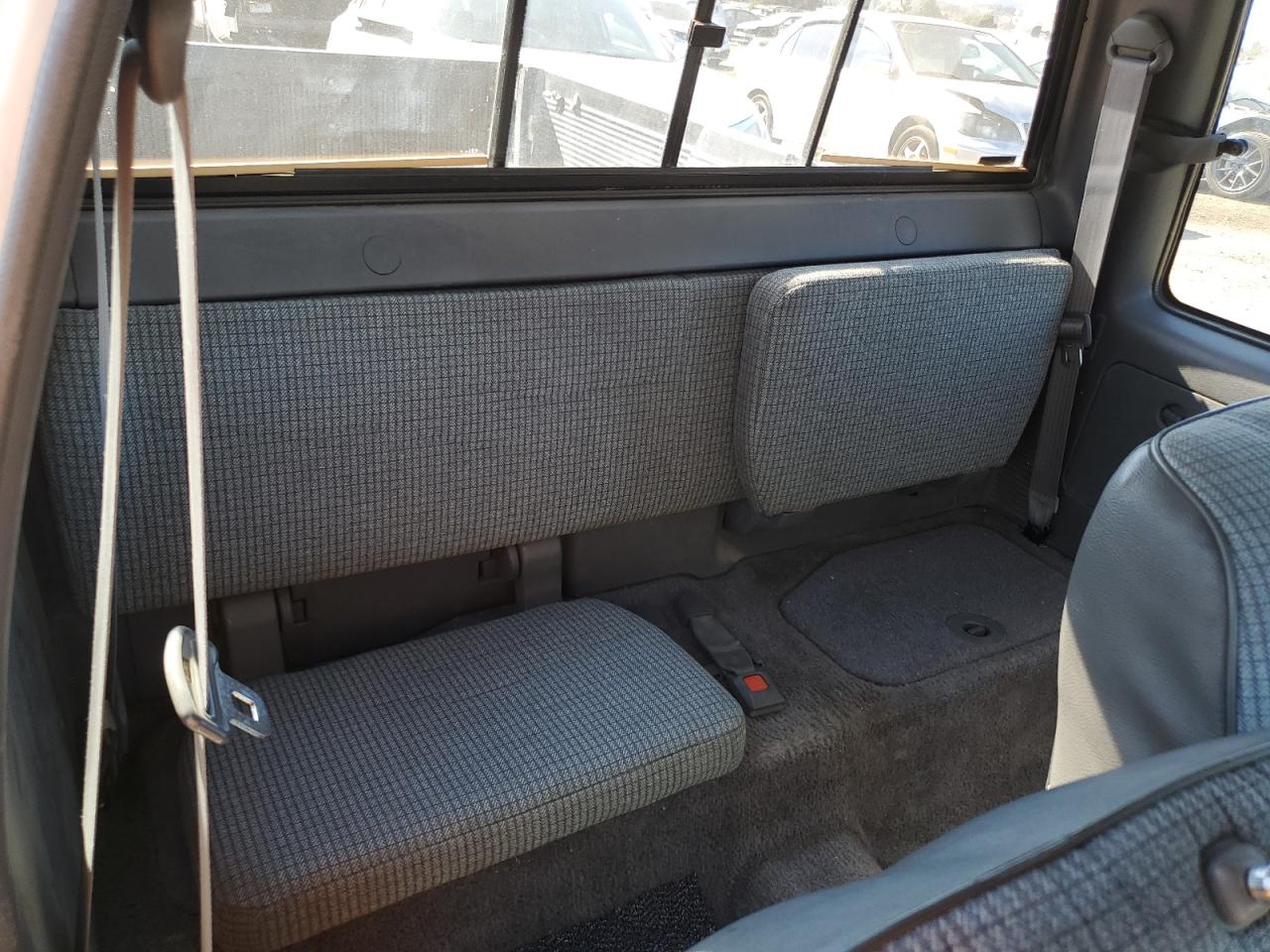 1991 Toyota Pickup - Image 10