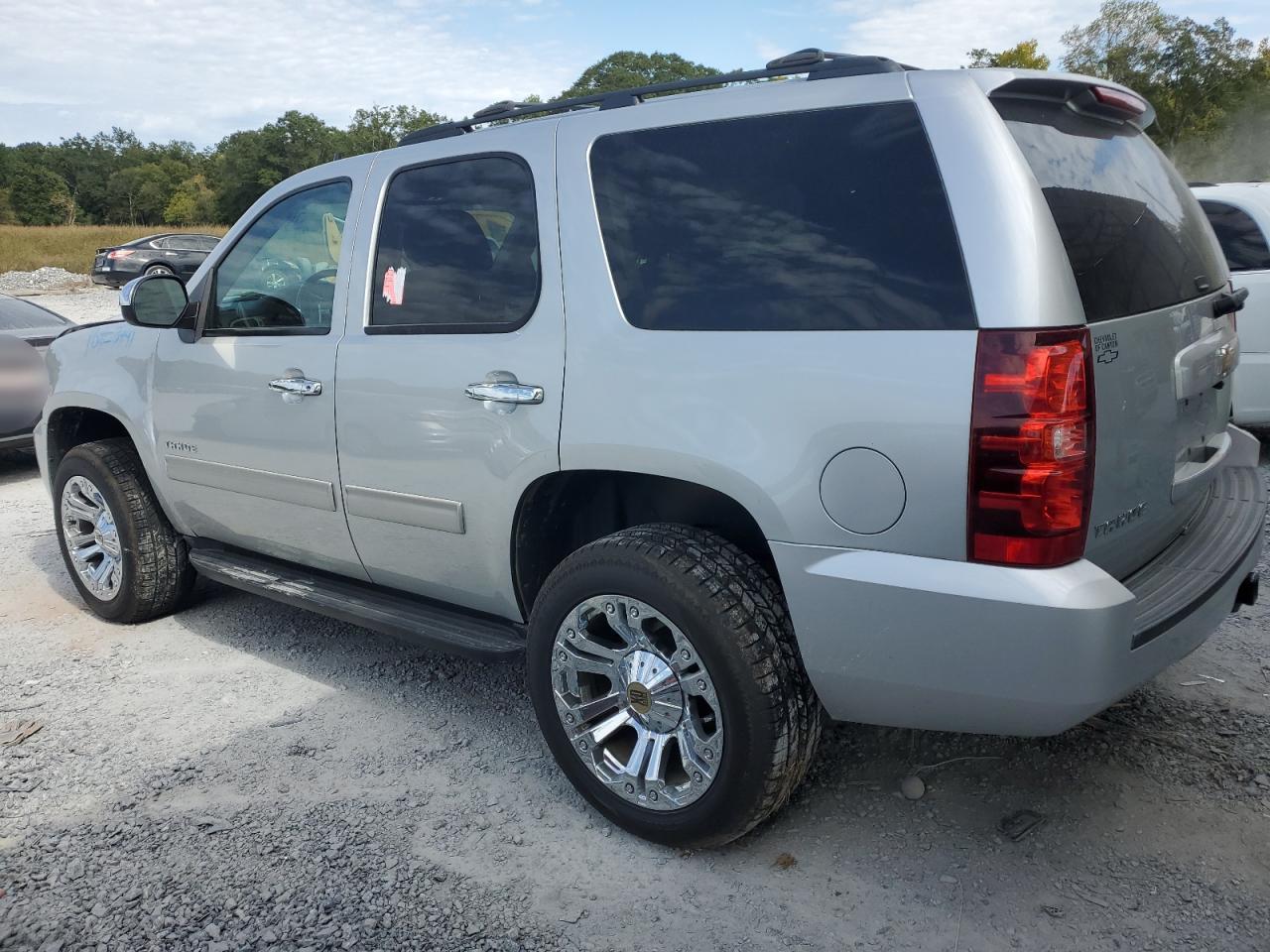 VIN 1GNSCAE09DR363226 2013 CHEVROLET TAHOE no.2