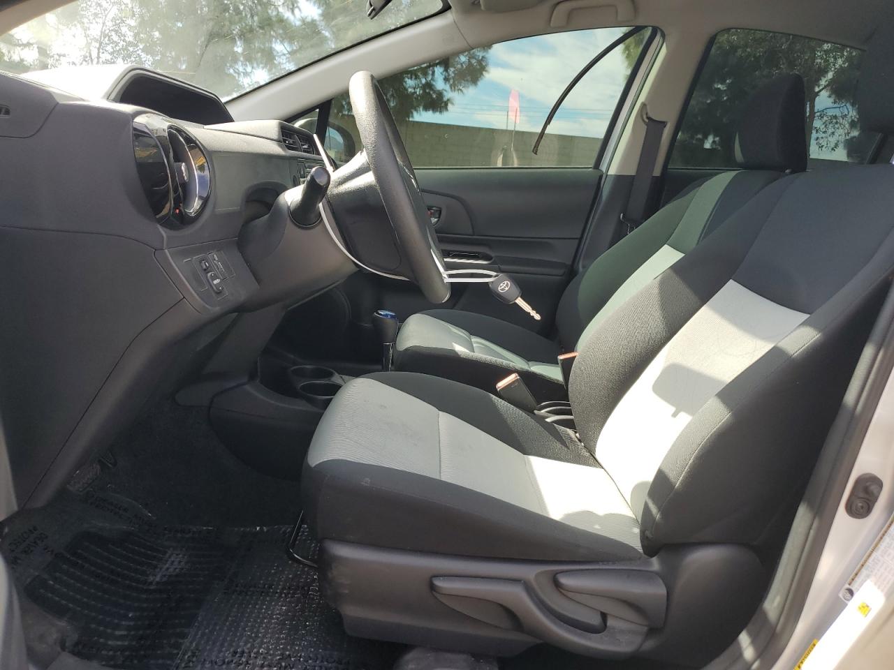 2016 Toyota Prius C VIN: JTDKDTB3XG1126084 Lot: 70742734