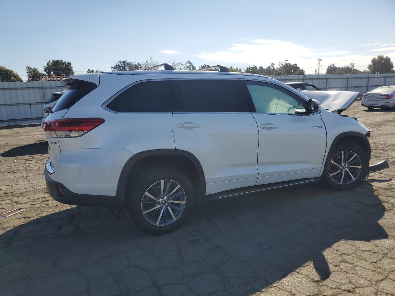 2017 Toyota Highlander - Image 3
