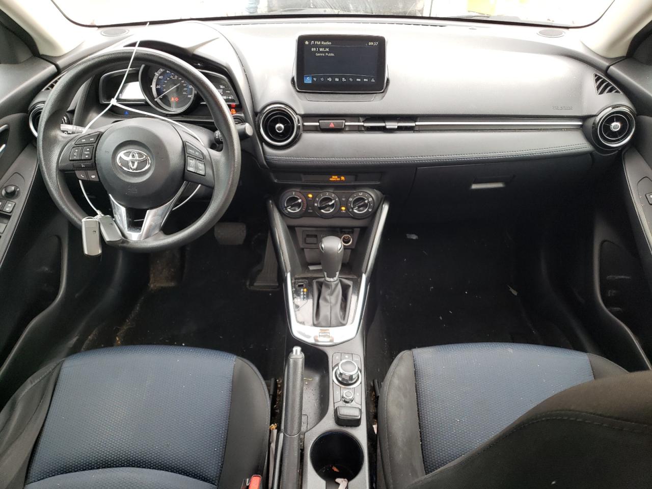 3MYDLBYV8JY311690 2018 Toyota Yaris Ia