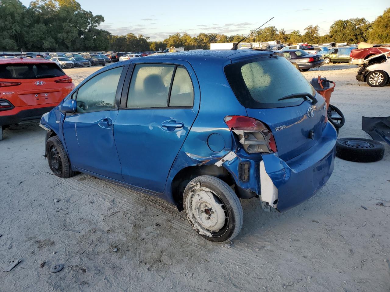 2011 Toyota Yaris - Image 2