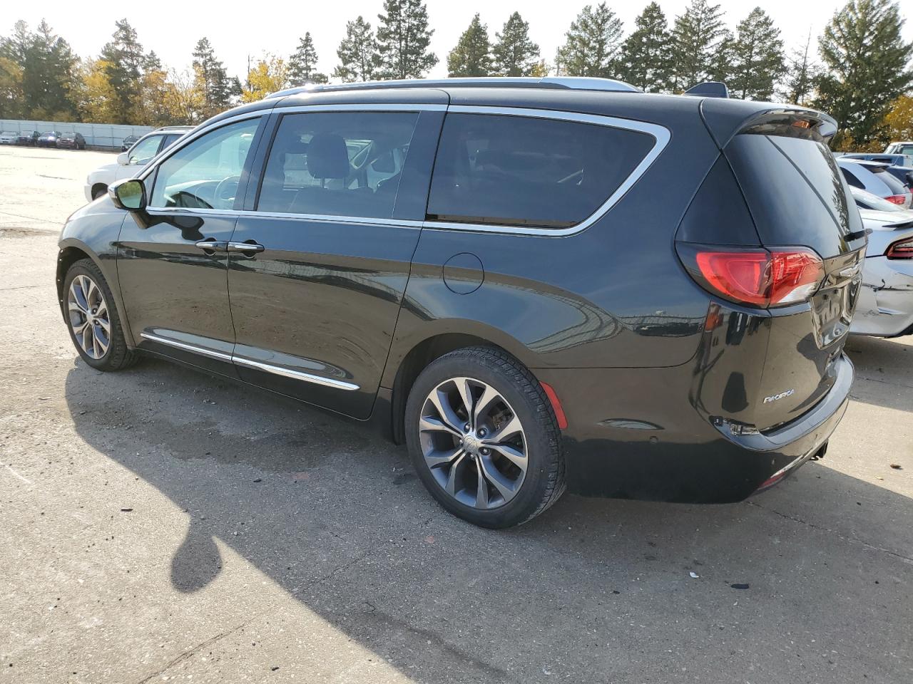 2017 Chrysler Pacifica - Image 2