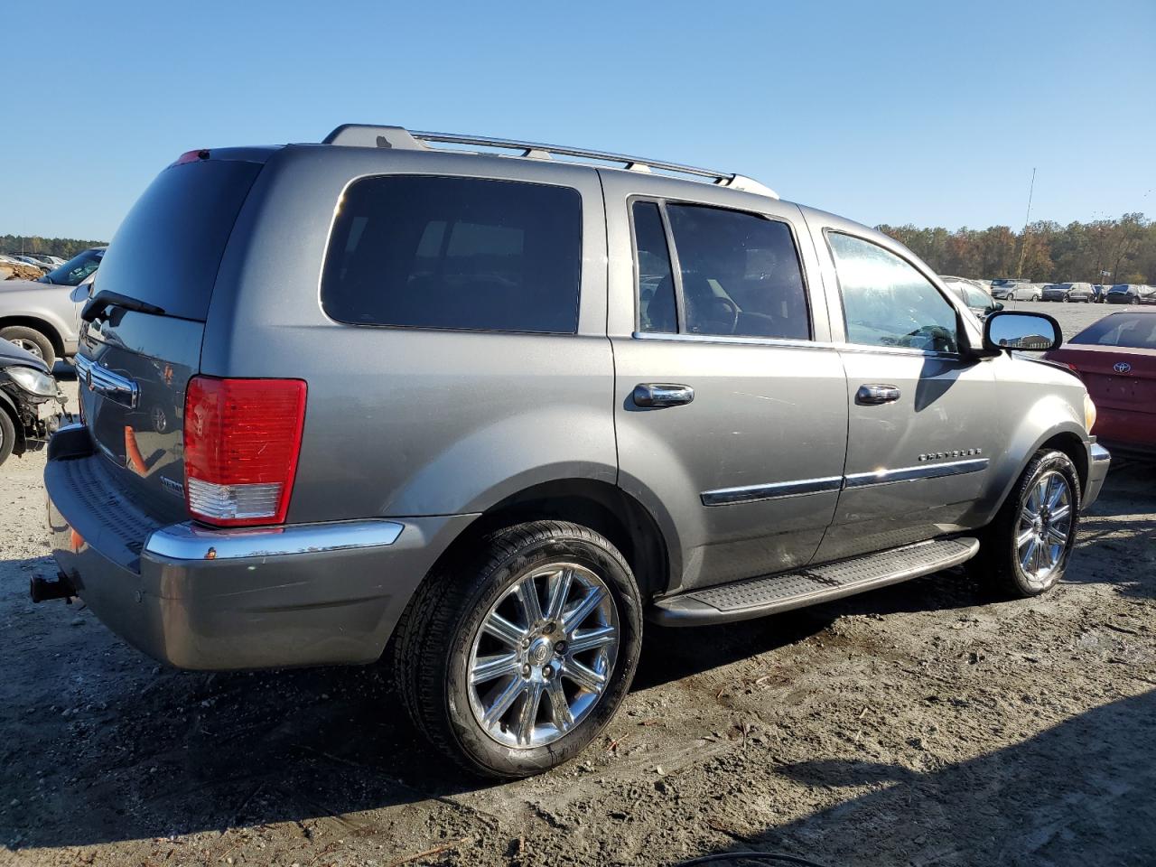 2007 Chrysler Aspen - Image 3