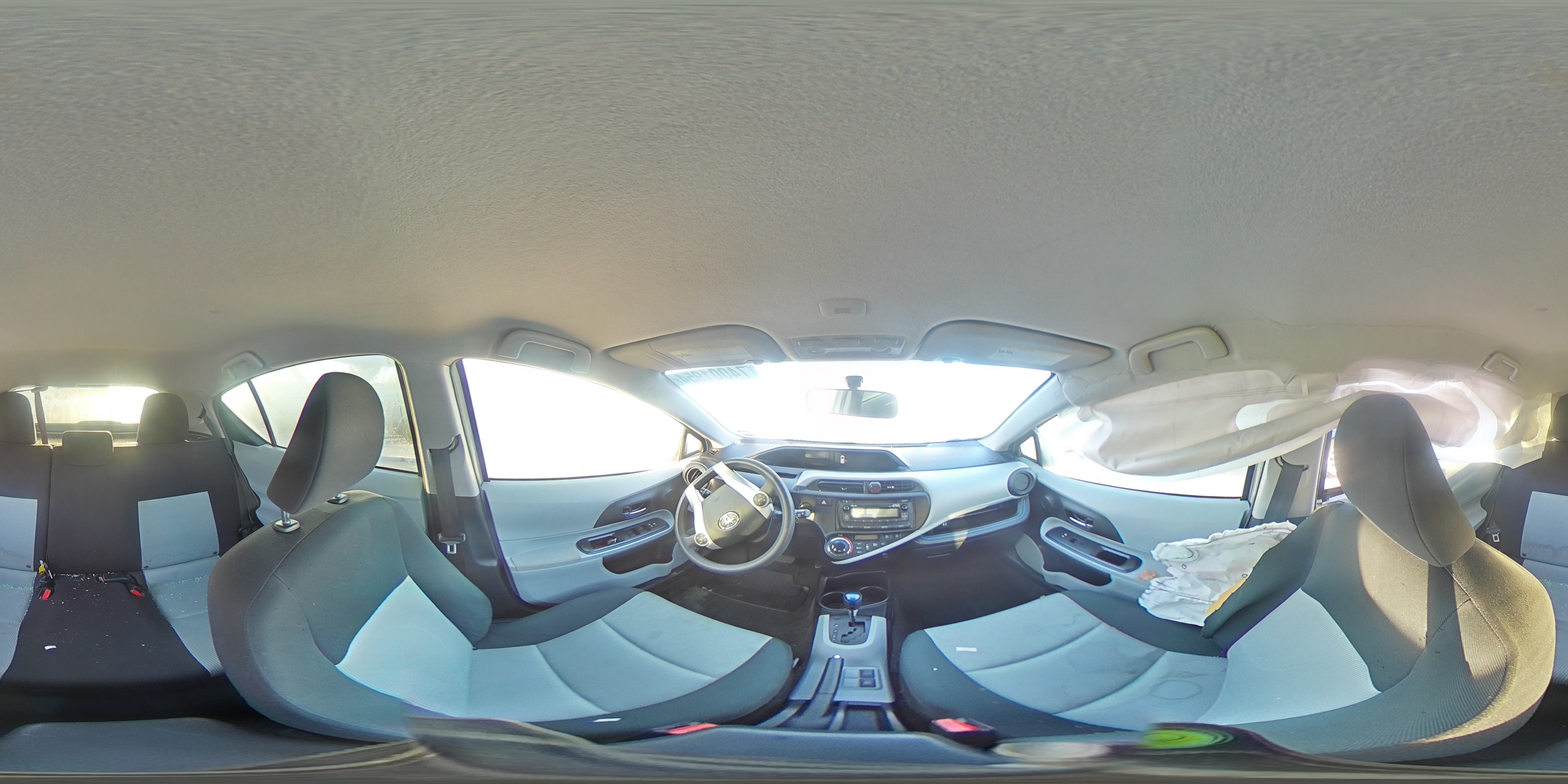 2012 Toyota Prius - Image 13