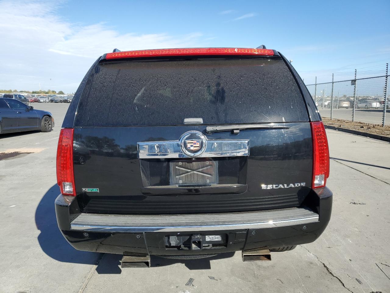 2011 Cadillac Escalade - Image 6