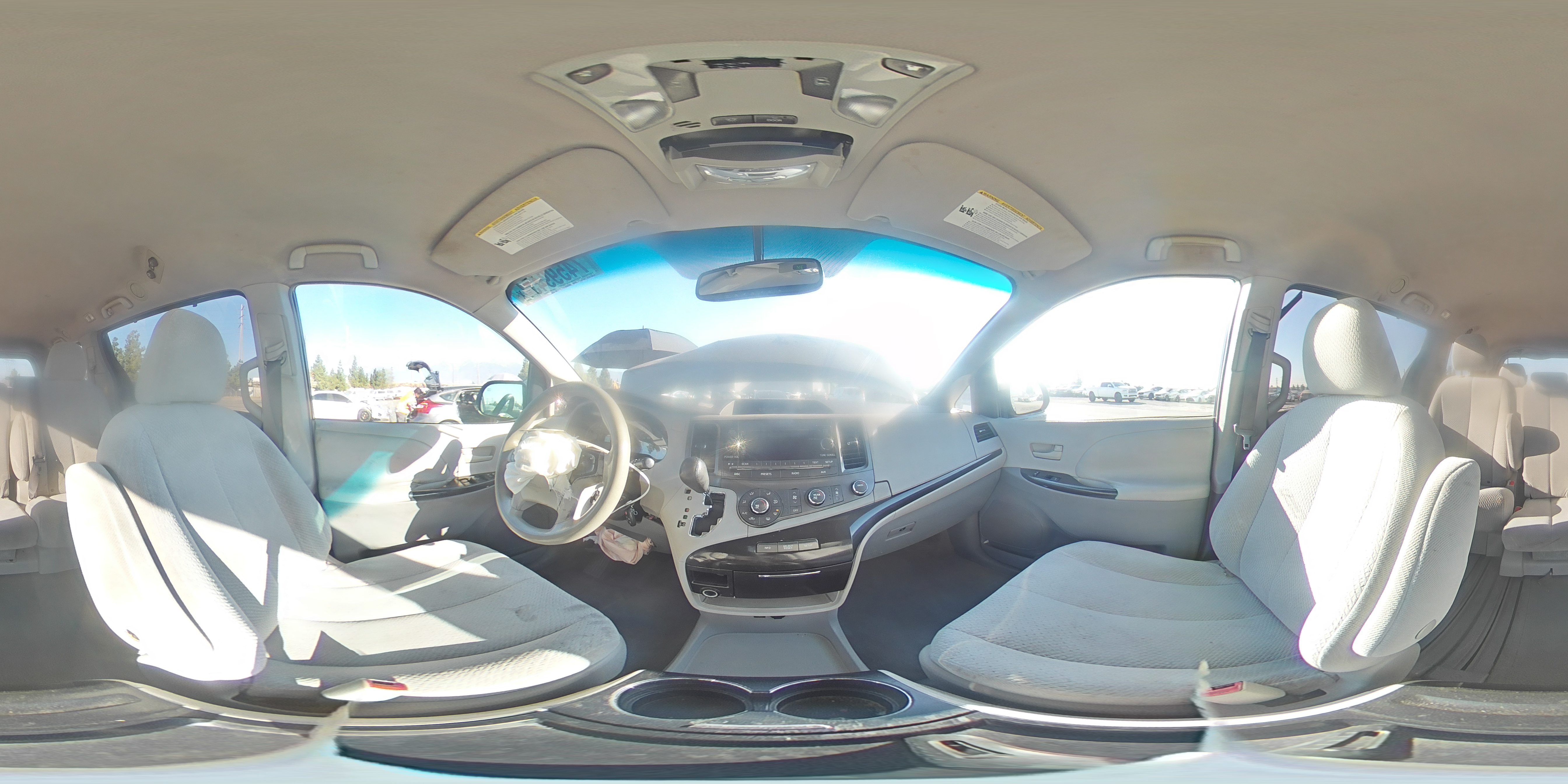 2011 Toyota Sienna - Image 12
