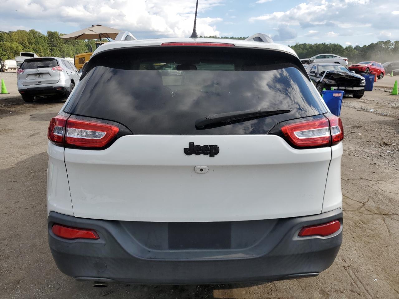 1C4PJMCB8GW134598 2016 Jeep Cherokee Latitude