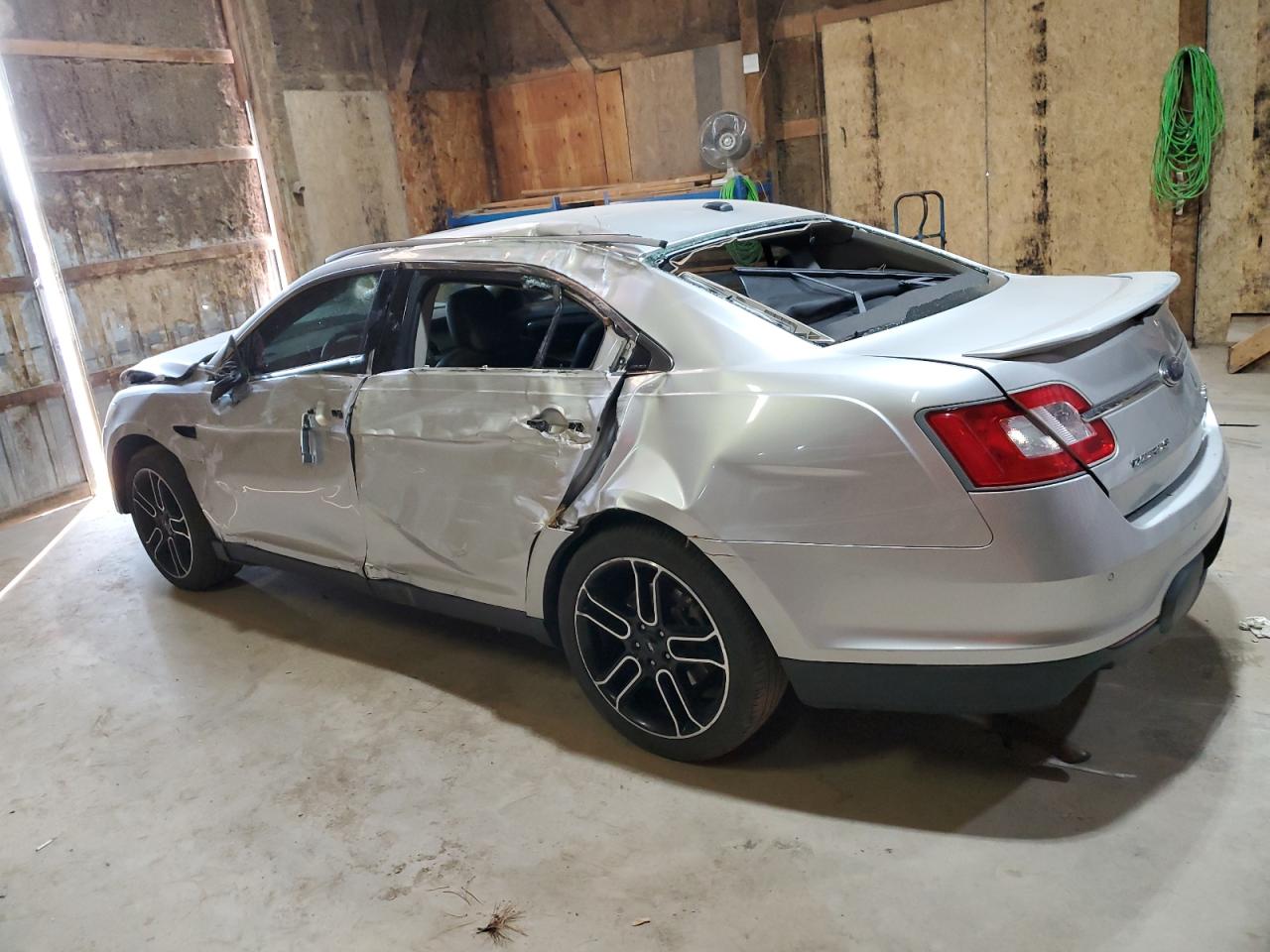 2010 Ford Taurus - Image 2