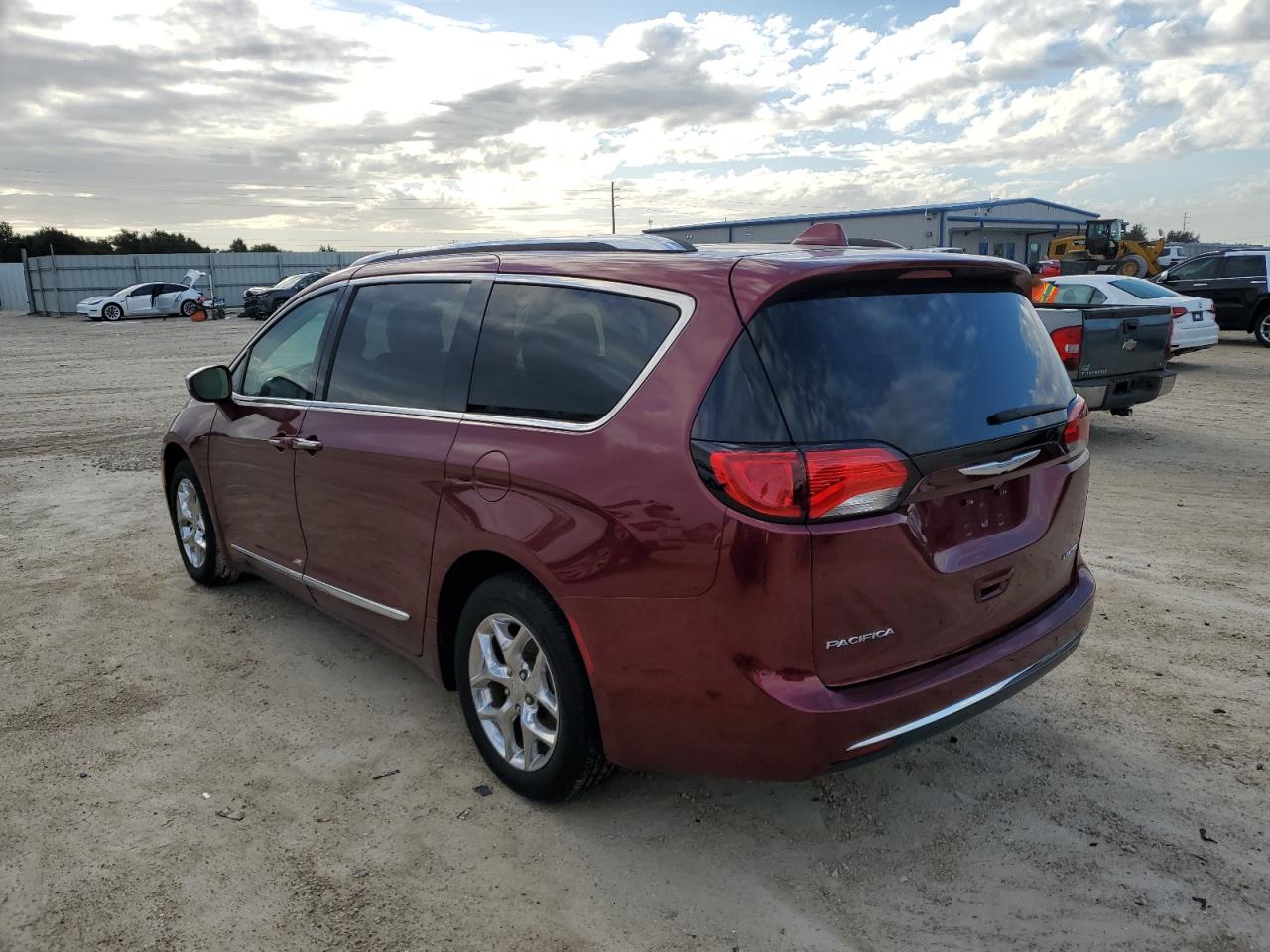 2C4RC1GG3HR571099 2017 CHRYSLER PACIFICA - Image 2