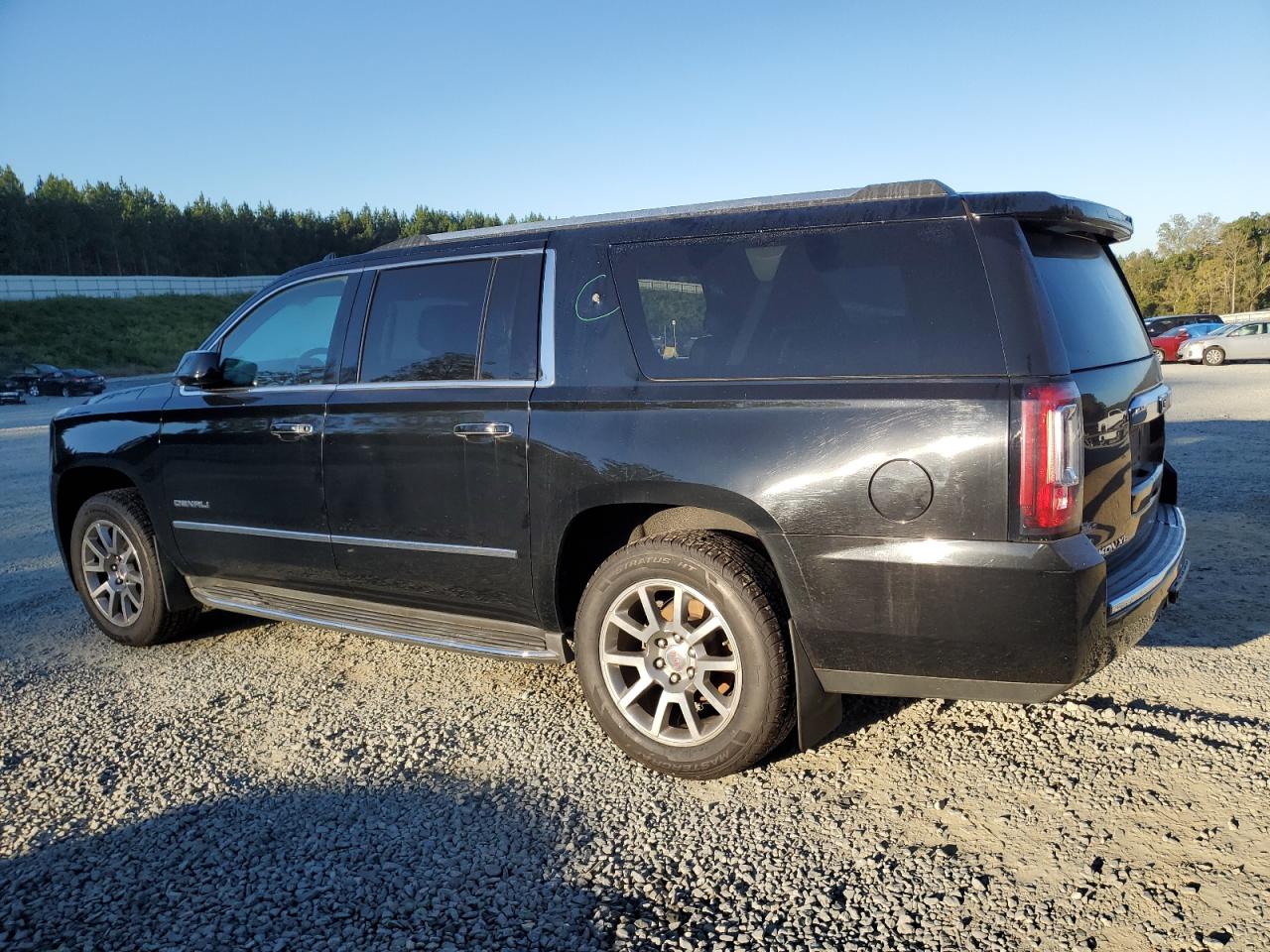 2015 GMC Yukon - Image 2