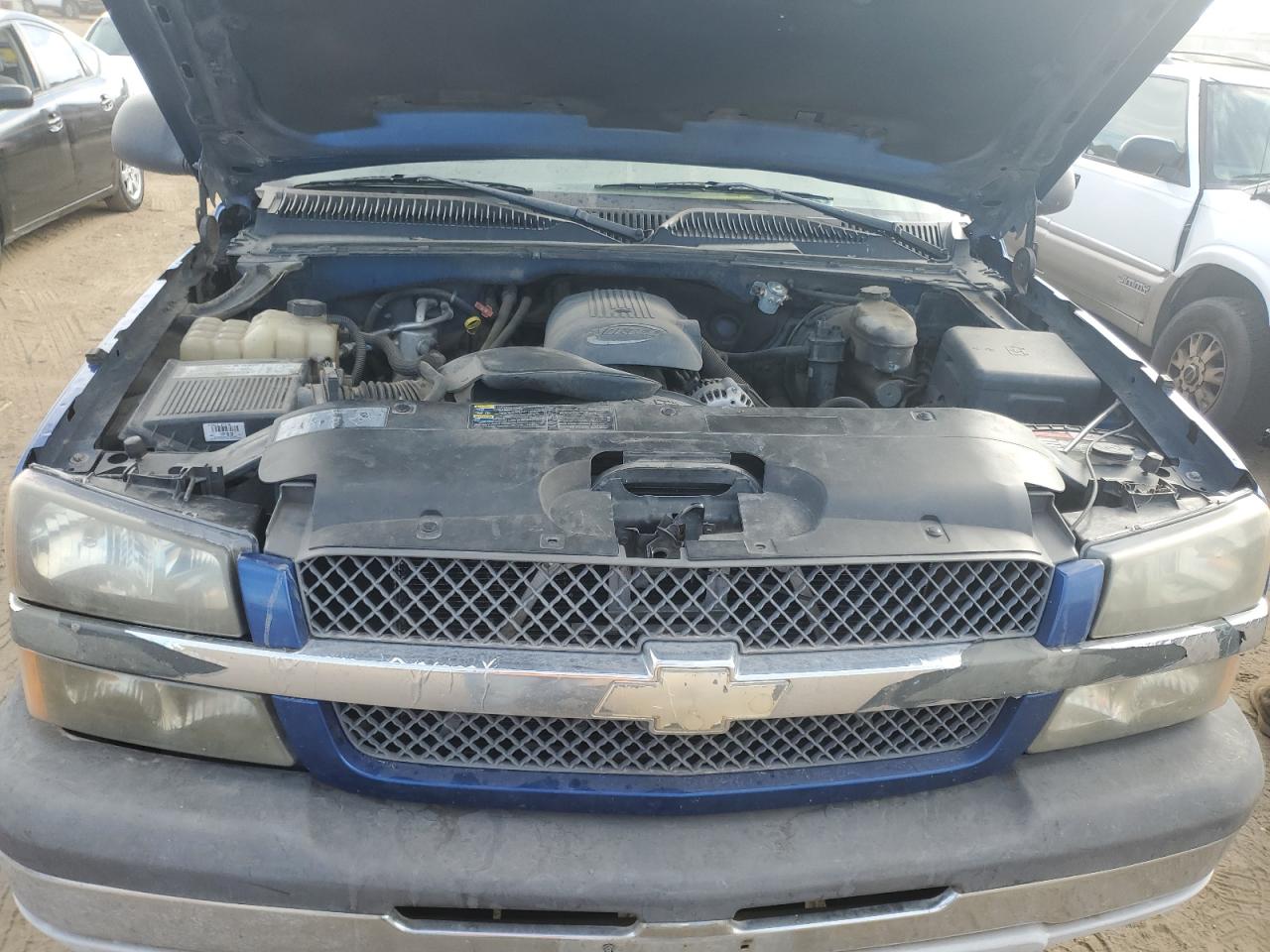 2004 Chevrolet Silverado - Image 11