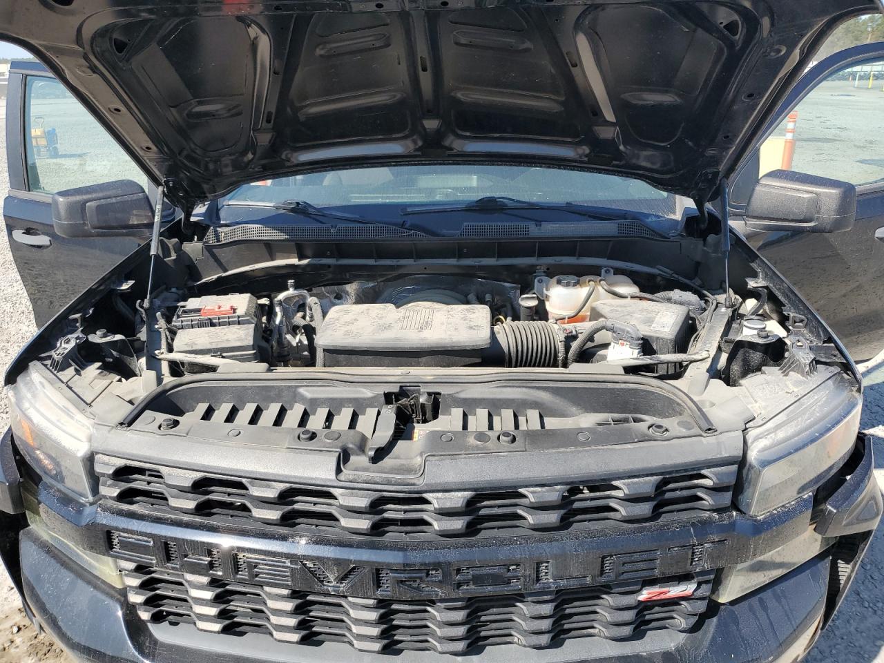 2020 Chevrolet Silverado - Image 11