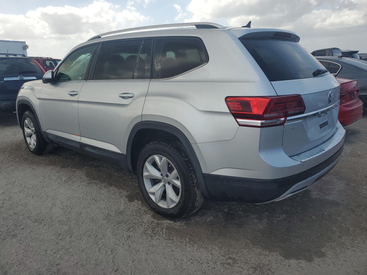 2018 Volkswagen Atlas - Image 2