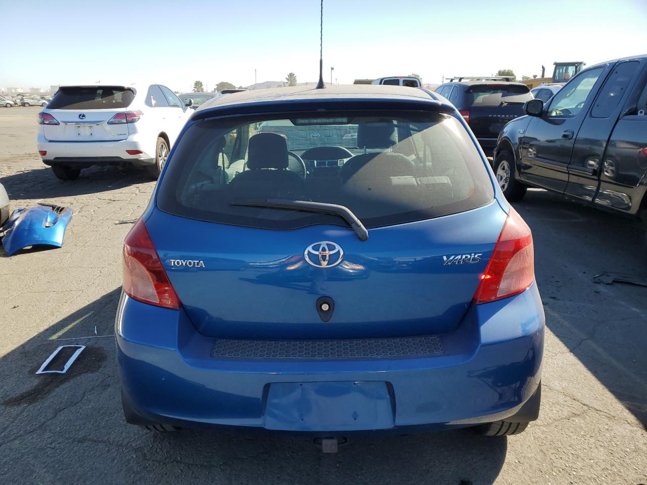 2008 Toyota Yaris VIN: JTDJT903285175679 Lot: 74243984