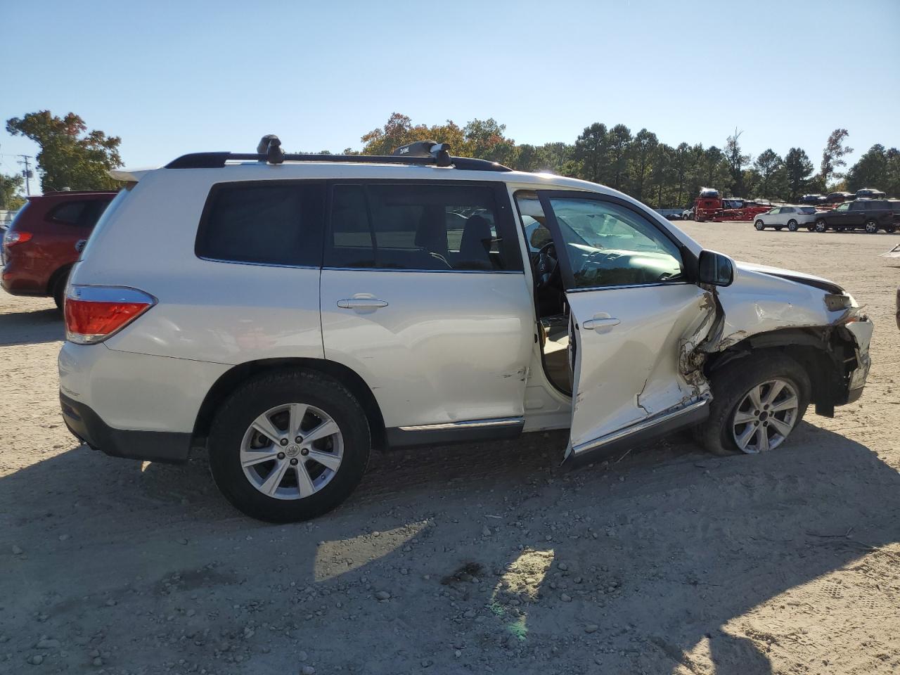 VIN 5TDZK3EH2DS108222 2013 TOYOTA HIGHLANDER no.3