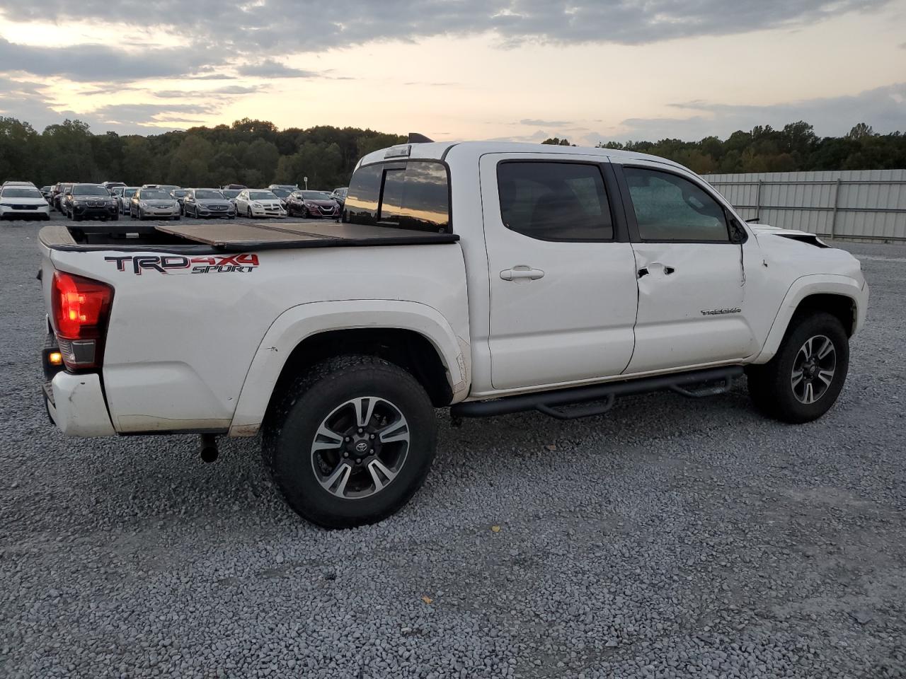 5TFCZ5ANXHX052099 2017 Toyota Tacoma Double Cab