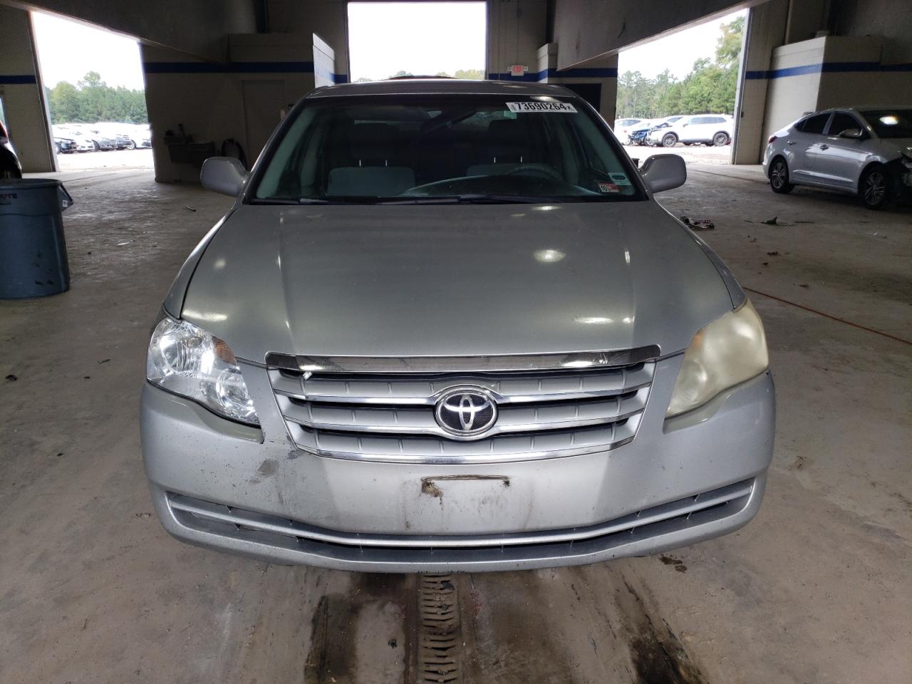 2007 Toyota Avalon - Image 5
