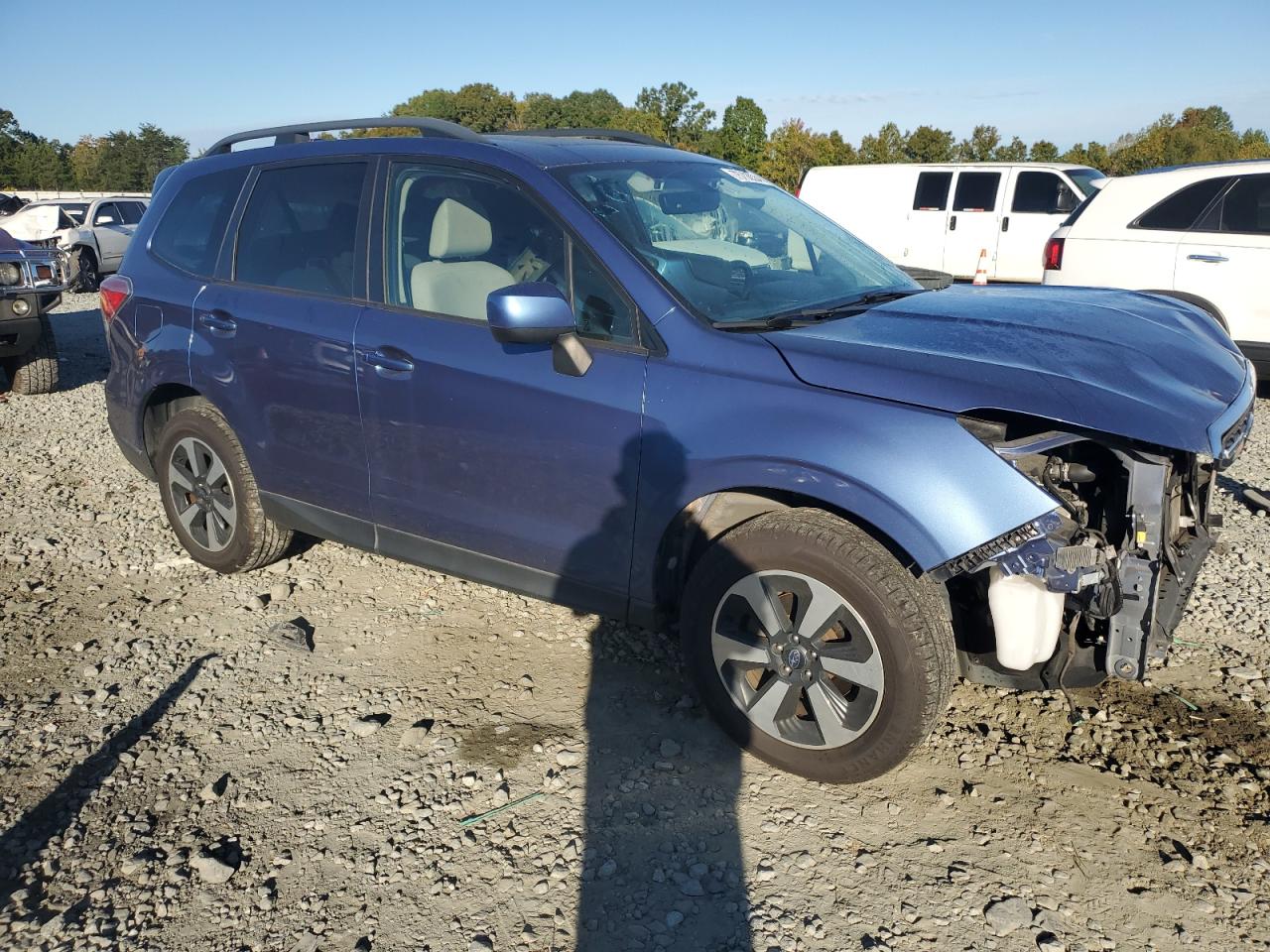 VIN JF2SJAGC6JH564896 2018 SUBARU FORESTER no.4