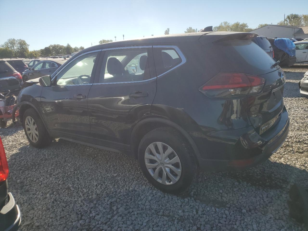 2017 Nissan Rogue - Image 2