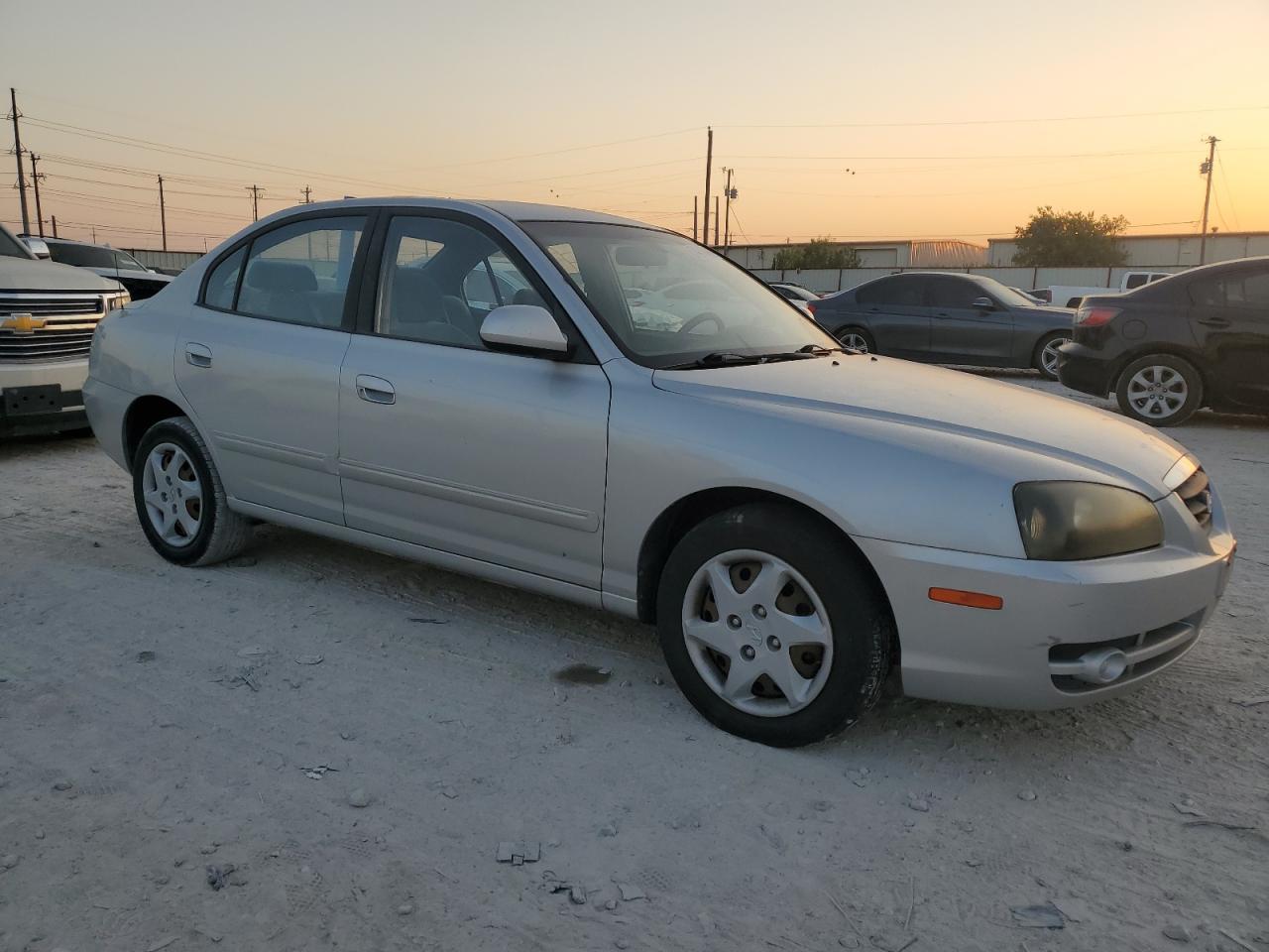 2004 Hyundai Elantra - Image 4