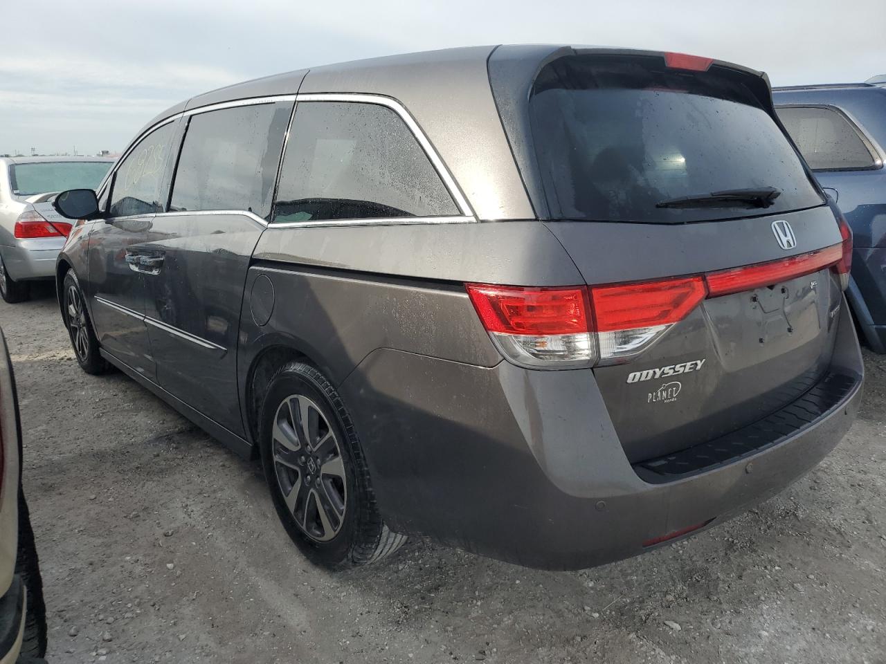 2016 Honda Odyssey - Image 2