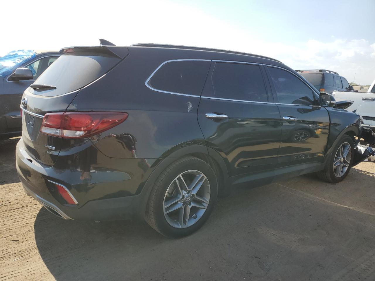 2018 Hyundai Santa Fe - Image 3