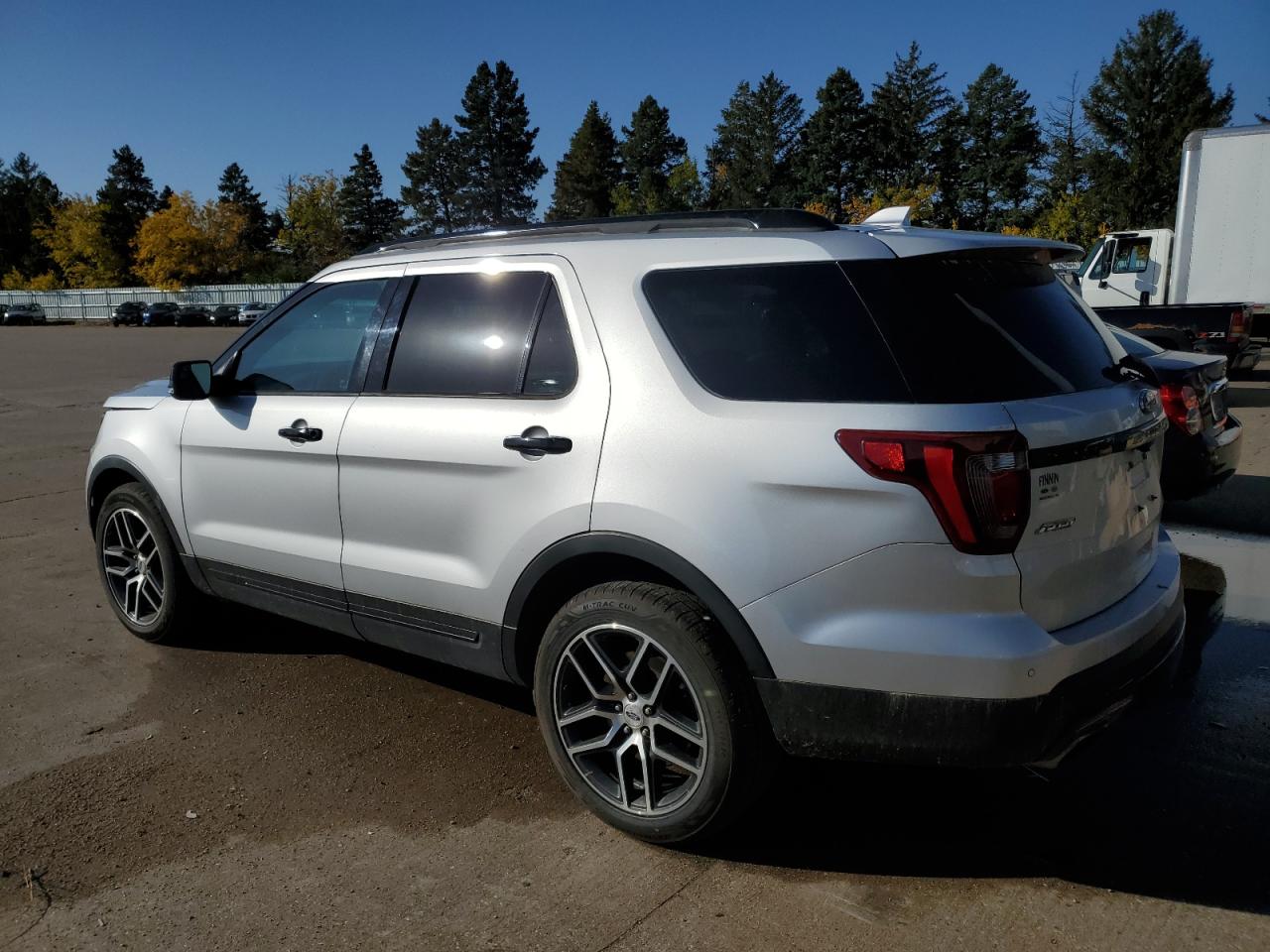 2017 Ford Explorer - Image 2