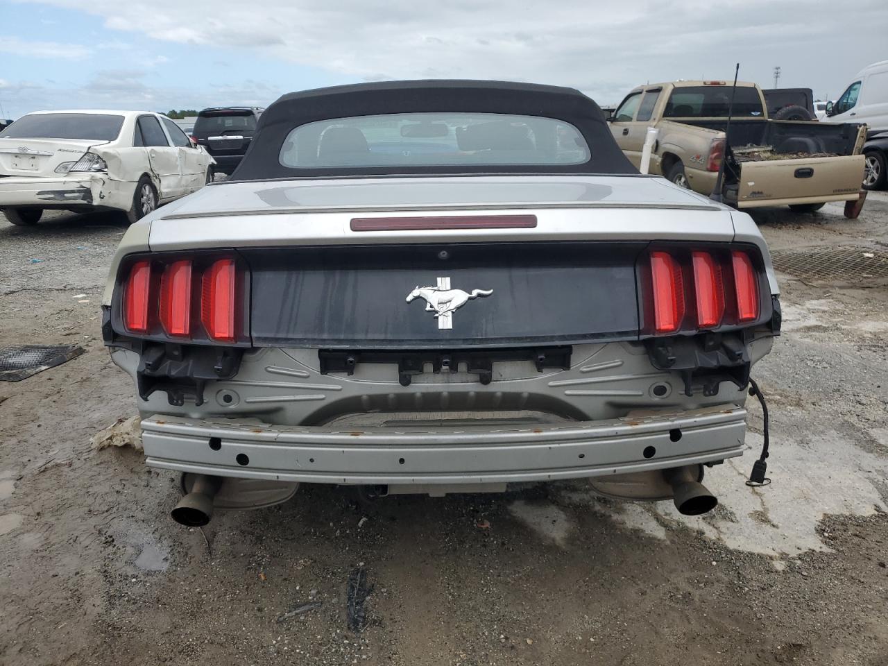 1FATP8EM1F5383080 2015 Ford Mustang